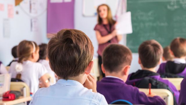 Ni "todes" ni "bienvenidxs": El Gobierno de la Ciudad de Buenos Aires prohíbe el uso del lenguaje inclusivo en las escuelas