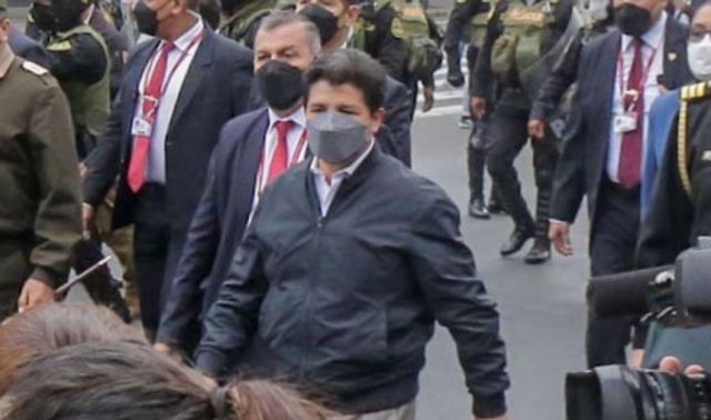 El presidente de Perú comparece en un caso de supuesto lavado de dinero y tráfico de influencias