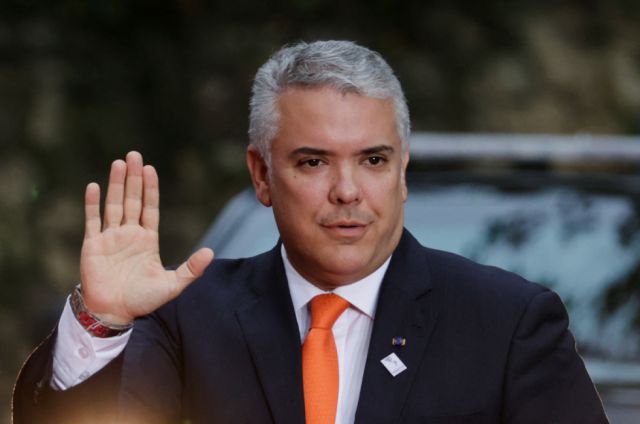 Ordenan arresto domiciliar a Iván Duque