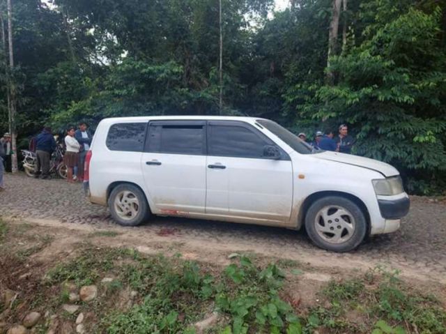Investigan la muerte de tres hombres que fueron baleados en una vagoneta
