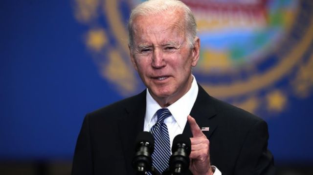 Biden firma orden para proteger el acceso al aborto