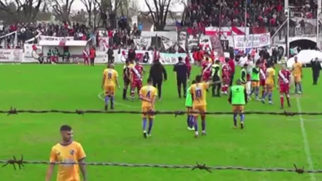 Un tiroteo durante un partido de fútbol en Argentina deja un muerto y 20 heridos 