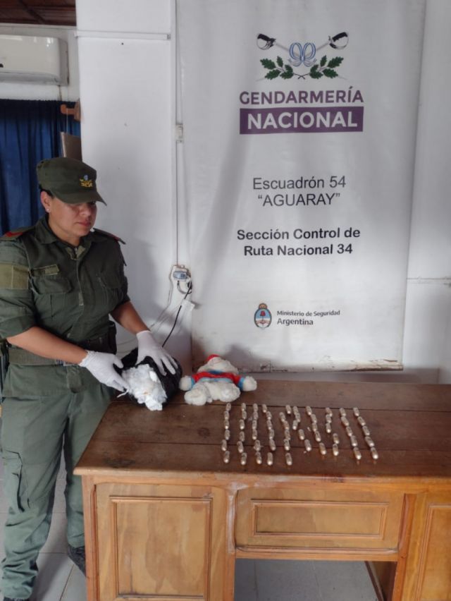 Hallan cocaína dentro de un peluche en un bus que salió de Bolivia hacia Argentina