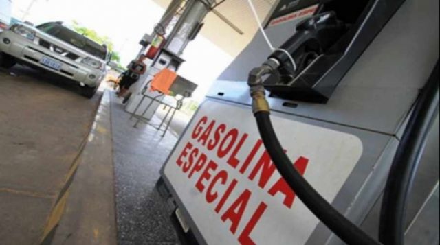 Tarija: Caen dos funcionarios públicos por almacenaje de combustible
