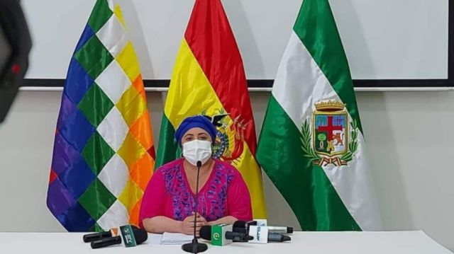 Ministra Prada socializa Ley 348 con madres solteras