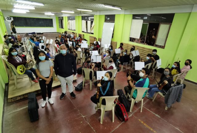 Un ensayo de Octava, Orquesta y Coro del Valle Central de Tarija