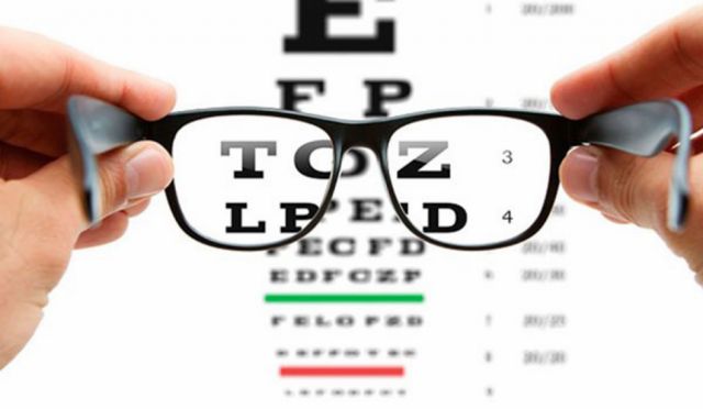 Investigan por estafa a óptica en Tarija:  daba lentes con medición errada