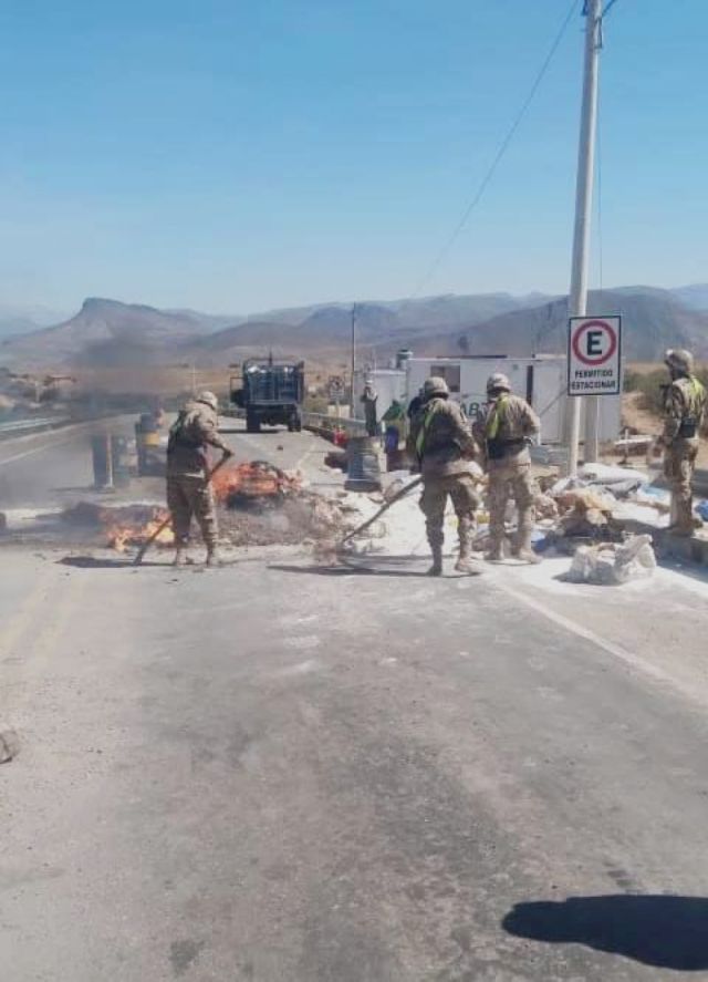Bagayeros arremeten contra Punto de Inspección en Tarija y Aduana presenta querella  