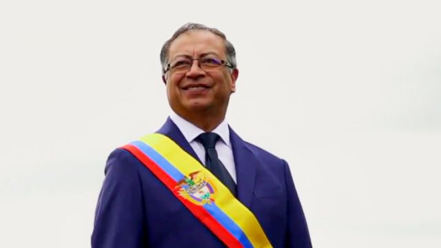Gustavo Petro jura como presidente de Colombia