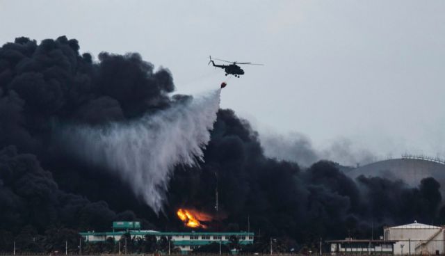Cuba controla incendio en depósito de petróleo