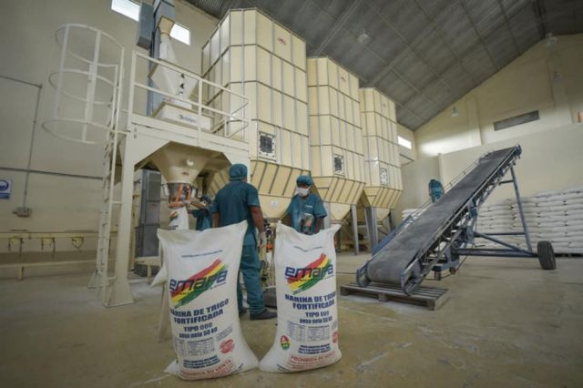 Gerente de Emapa inspecciona silos de acopio de trigo para garantizar la producción de harina