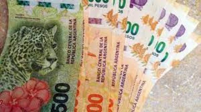Argentina registra la inflación más alta en 20 años y el Gobierno convoca a empresarios y sindicalistas para lograr una estabilidad de "60 días"