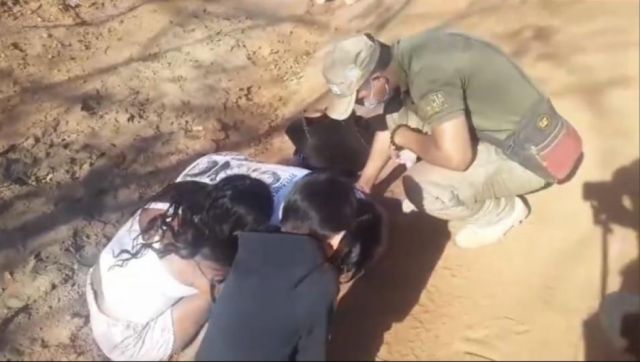 Hallan muertas a una joven y su bebé, hay dos sospechosos 