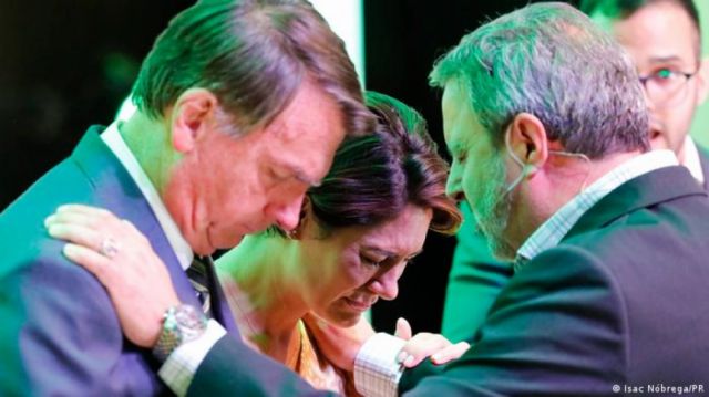 Bolsonaro busca apoyo en grupos evangélicos
