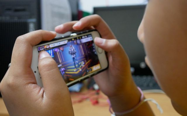 A través del Free Fire, incitaban a una menor a huir de su casa
