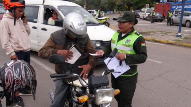 La Policía lanza campaña por el uso del casco