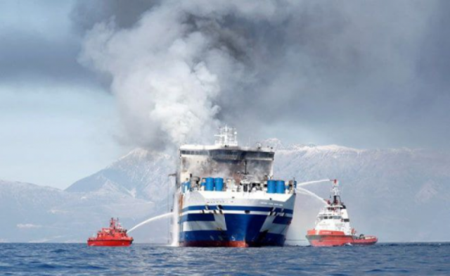 Se incendia un ferry con 300 pasajeros a bordo frente a las costas de Suecia