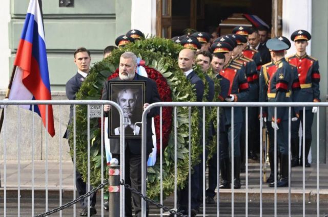 Miles de rusos se despiden del último líder soviético Mikhail Gorbachov 'el pacificador'