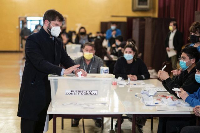 Boric busca reiniciar el proceso Constituyente tras la derrota