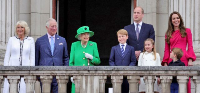 Isabel II y la caída del mayor imperio del mundo