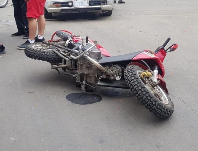 Tarija: Un sujeto chocó a una motocicleta y huyó