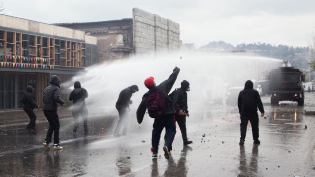 Chile: Carabineros dispersan a estudiantes