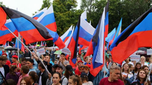 Provincias ucranianas promueven referéndums para unirse a Rusia
