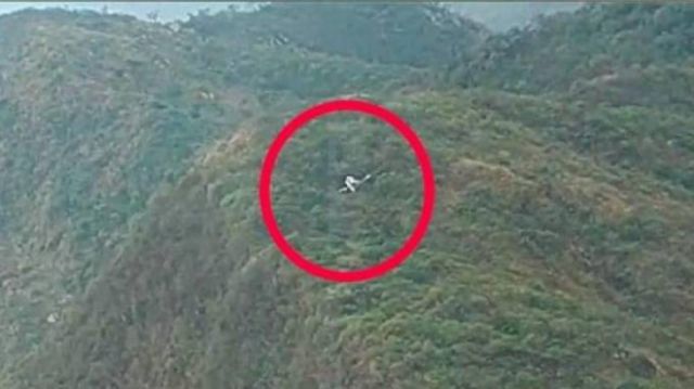 Hallan sin vida a los dos tripulantes de la avioneta accidentada en una serranía