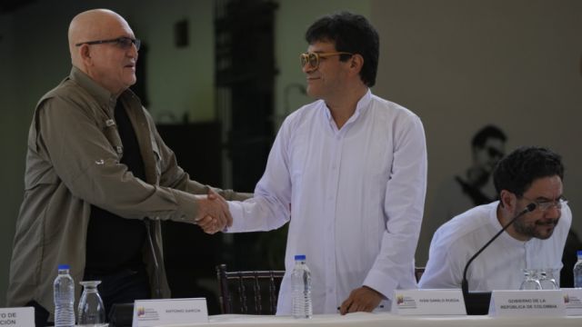Colombia: Gobierno y ELN pactan reanudar diálogos de paz
