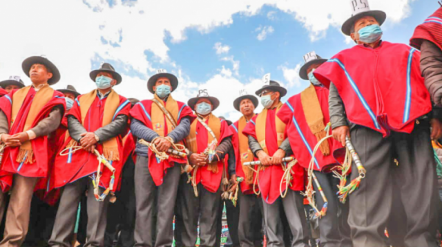 Marcha de ponchos rojos exige al Gobierno un Colegio Militar Indígena y otras 40 demandas