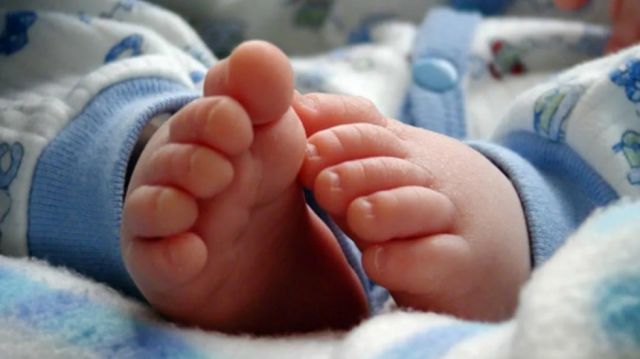 Envían a la cárcel a mujer que intentó asfixiar a su bebé