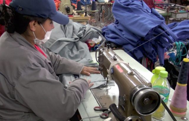 Las trabajadoras tienen asueto de mediodía por el Día de la Mujer