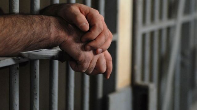 Dan 25 años de cárcel a un  sujeto que violó a su hijastra