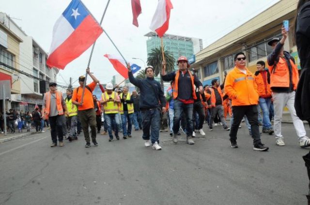 Trabajadores portuarios de Chile inician huelga