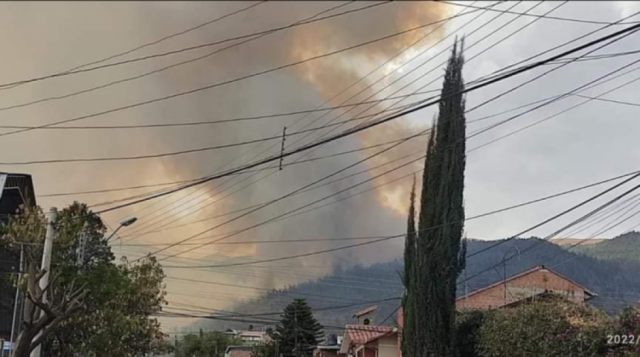 Incendio en Parque Tunari, se acerca a zona habitable