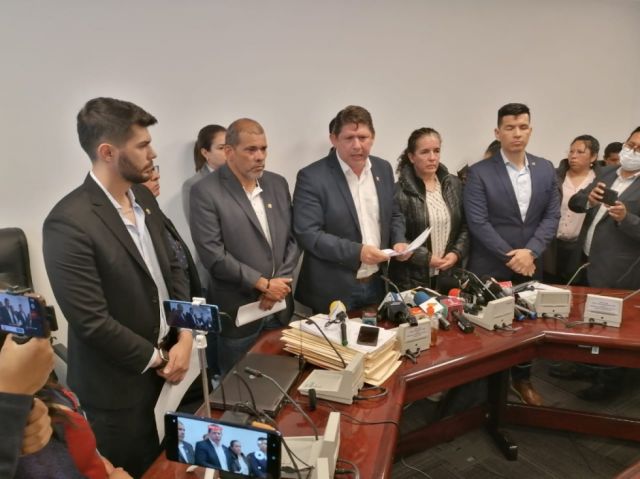 Creemos se fractura y responsabiliza a Walter Chávez 