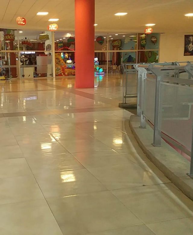 Sorprenden a dos menores teniendo relaciones sexuales en el Cine Center de Tarija