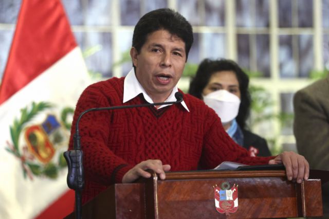 Perú: piden equilibrio entre Gobierno y Parlamento