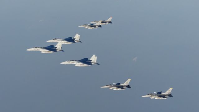 Japón y EE.UU. reaccionan con ejercicios aéreos al lanzamiento de un misil de Corea del Norte (VIDEO)