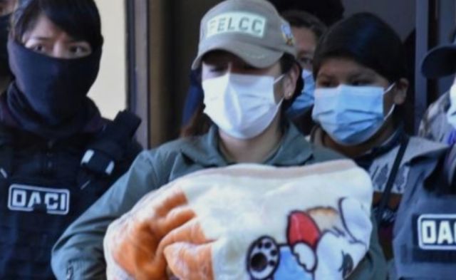 La ahijada y el esposo de la raptora del bebé Alex son enviados a la cárcel con detención preventiva