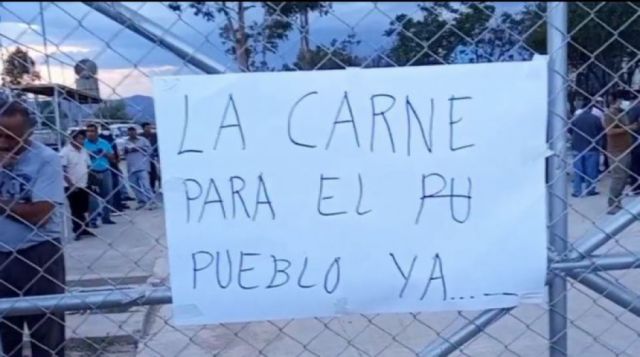 Pelean la carne de las reses decomisadas y faenadas en Tarija