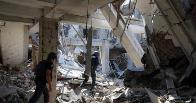 Ataque de artillería ucraniano golpea edificios residenciales en Donetsk