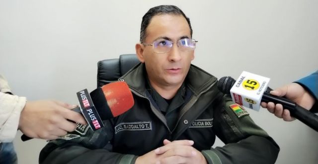 Huían de la Aduana, chocaron y abandonaron el auto