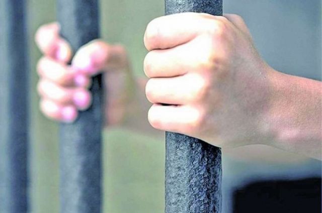 Dan domiciliaria a pareja de mujer que se prendió fuego  en Tarija
