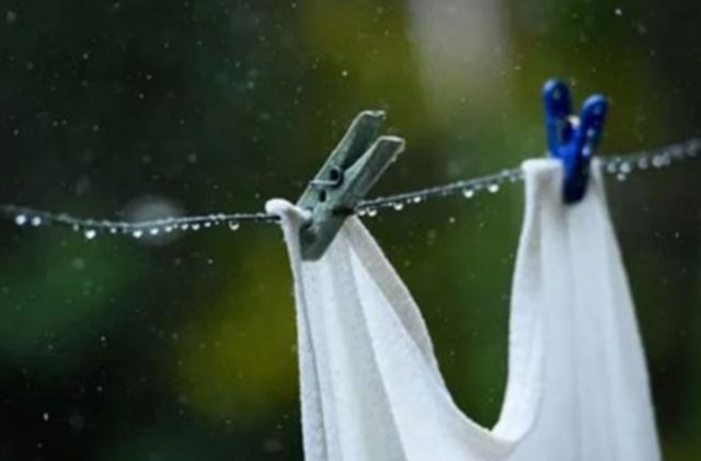 Una mujer muere tras sufrir descarga eléctrica cuando secaba ropa