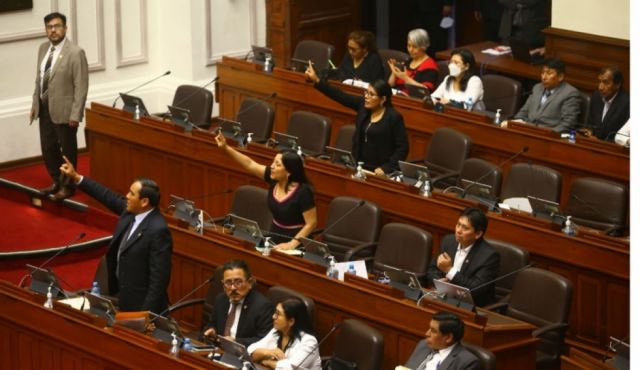 El Congreso del Perú aprueba adelantar elecciones para abril de 2024