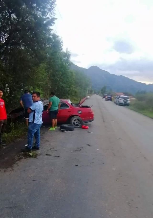 Tarija: Auto volcó en la ruta a San Andrés