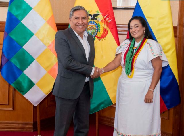Gustavo Petro acredita en Bolivia a su embajadora