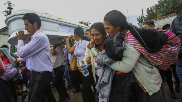Perú anuncia "reparaciones o apoyo solidario" para familias de los 27 fallecidos en las protestas