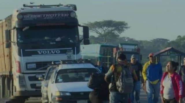Cuarto día de bloqueo en la ruta Santa Cruz-Beni en demanda de libertad para avasalladores